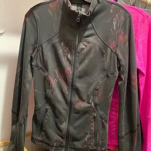Lululemon dark floral Define jacket size 4 GUC